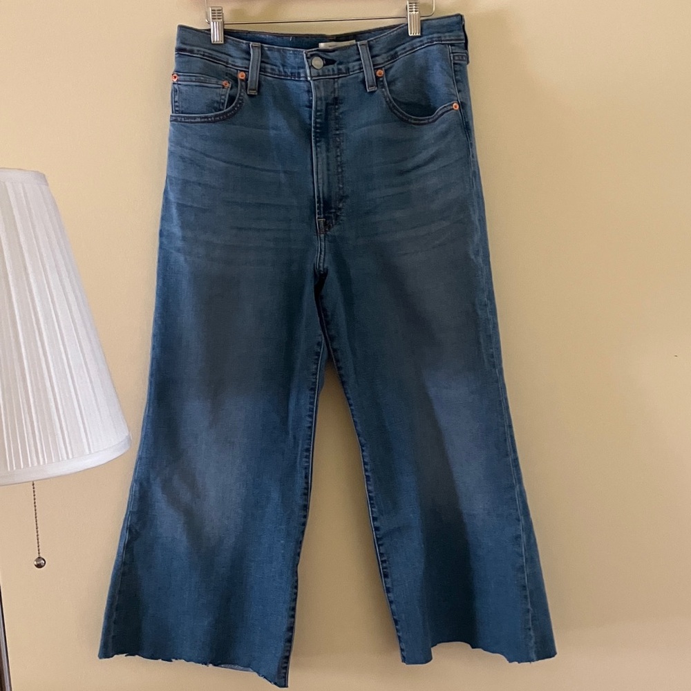Women's Levi’s Ribcage BellWide-Leg Jeans Size 32 Cropped 24 inch inseam!